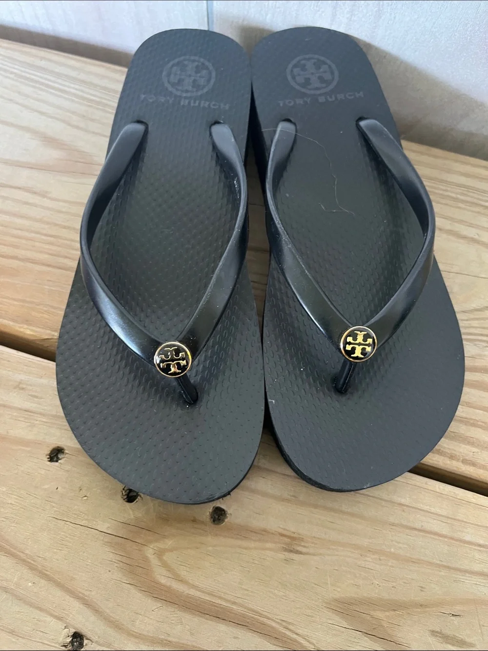 Tory Burch Black Flip Flop Sandals with Gold Logo - Picture 5 of 14